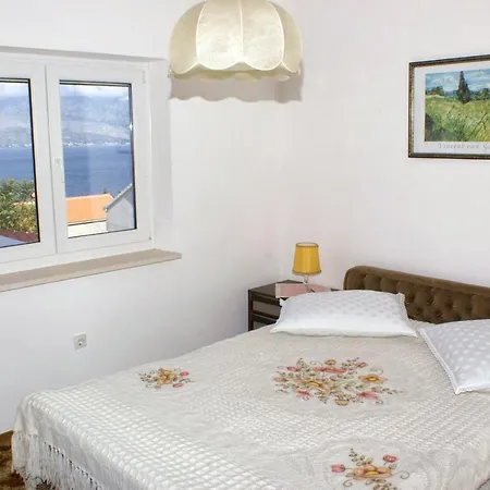 With A Parking Space Splitska, Brac - 2858 דירה *