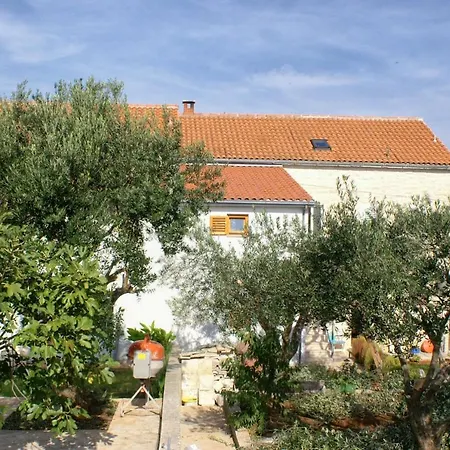Apartment With A Parking Space Splitska, Brac - 2858