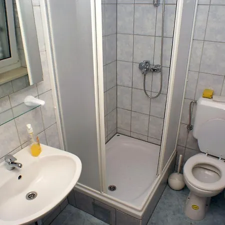 Apartman With A Parking Space Splitska, Brac - 2858 *