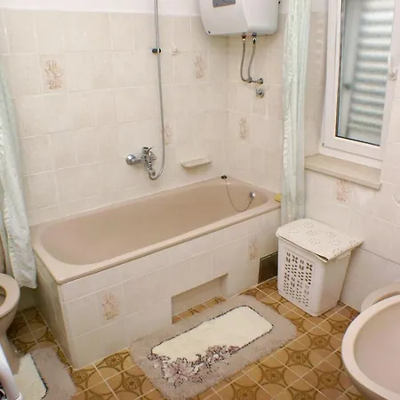 With A Parking Space Splitska, Brac - 2858 Apartman