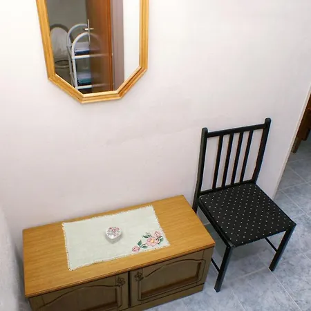 Apartment With A Parking Space Splitska, Brac - 2858