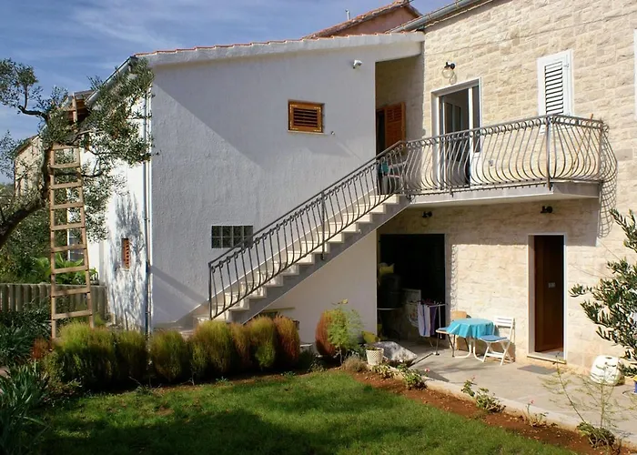 With A Parking Space Splitska, Brac - 2858