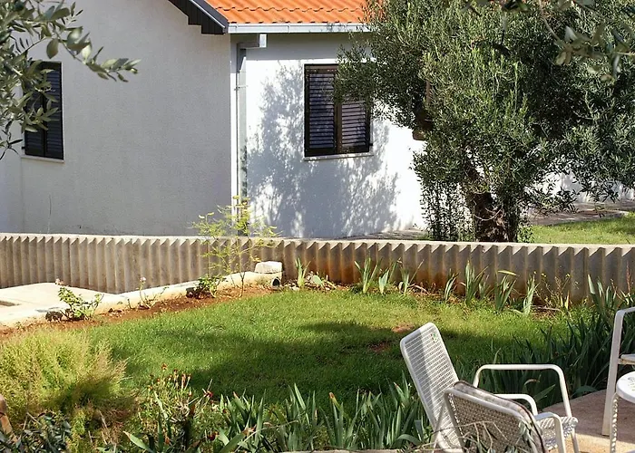 With A Parking Space Splitska, Brac - 2858 포스티라