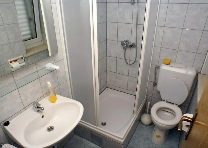 Apartamento With A Parking Space Splitska, Brac - 2858 *