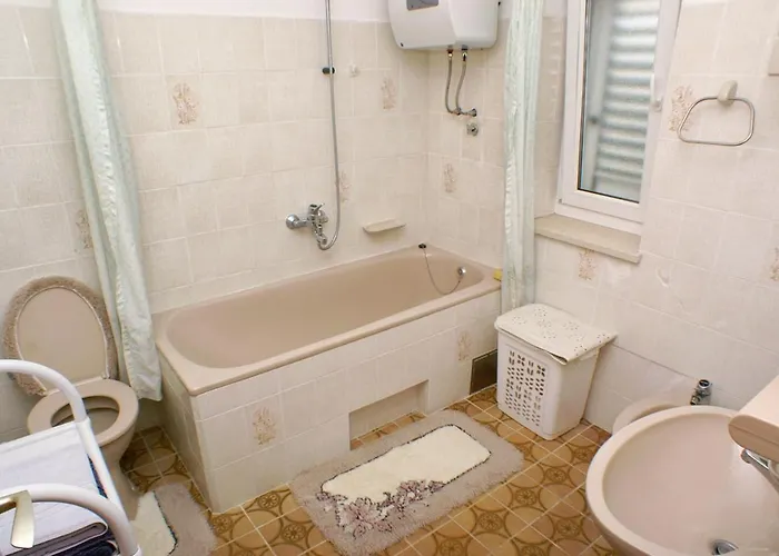 With A Parking Space Splitska, Brac - 2858 아파트