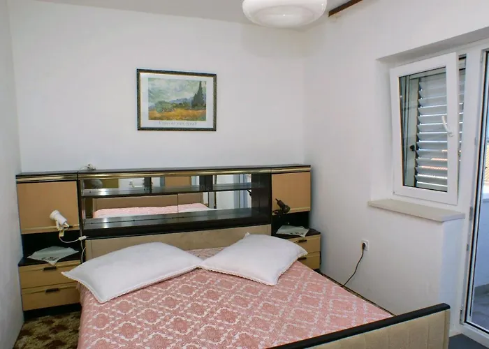 With A Parking Space Splitska, Brac - 2858 포스티라