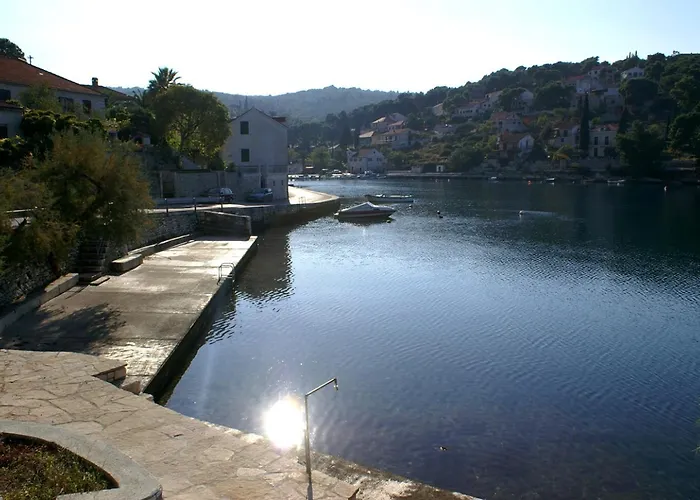 With A Parking Space Splitska, Brac - 2858 * 포스티라