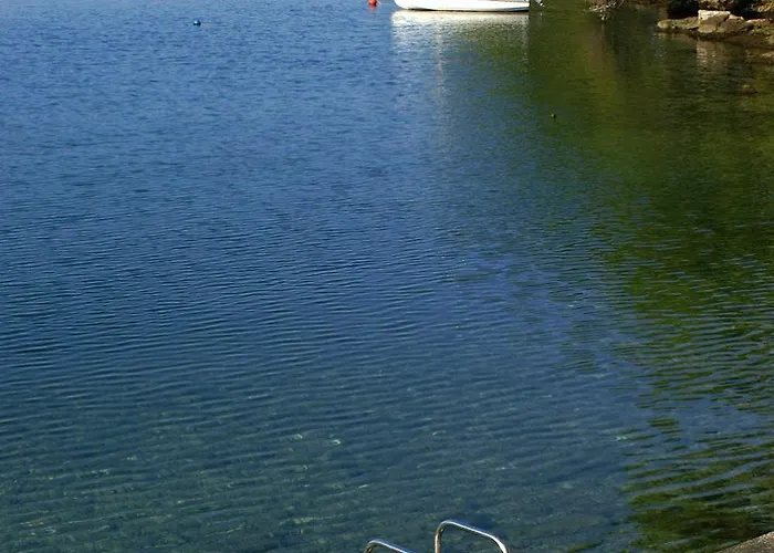 아파트 With A Parking Space Splitska, Brac - 2858 *