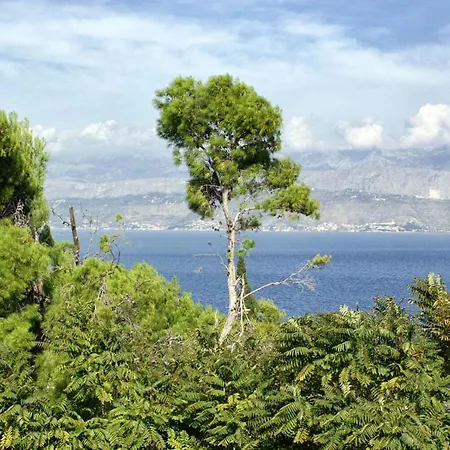 With A Parking Space Splitska, Brac - 2858